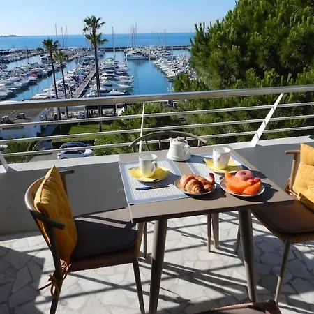 Golfe Juan; Au-dessus Du Port Apartment *